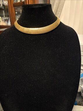 Gold Ribbed Collar Necklace - Women Jewelry